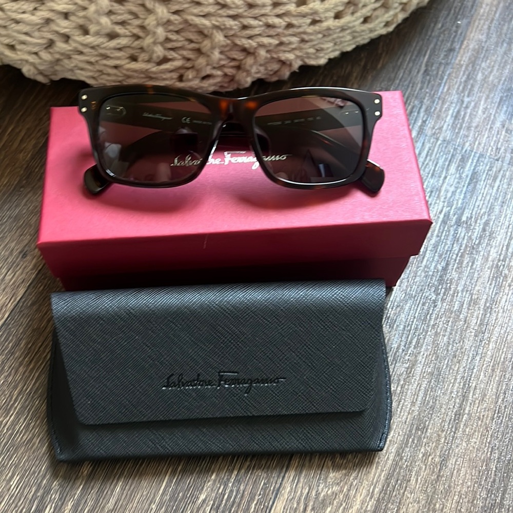 Salvatore Ferragamo SF1039S Sunglasses
